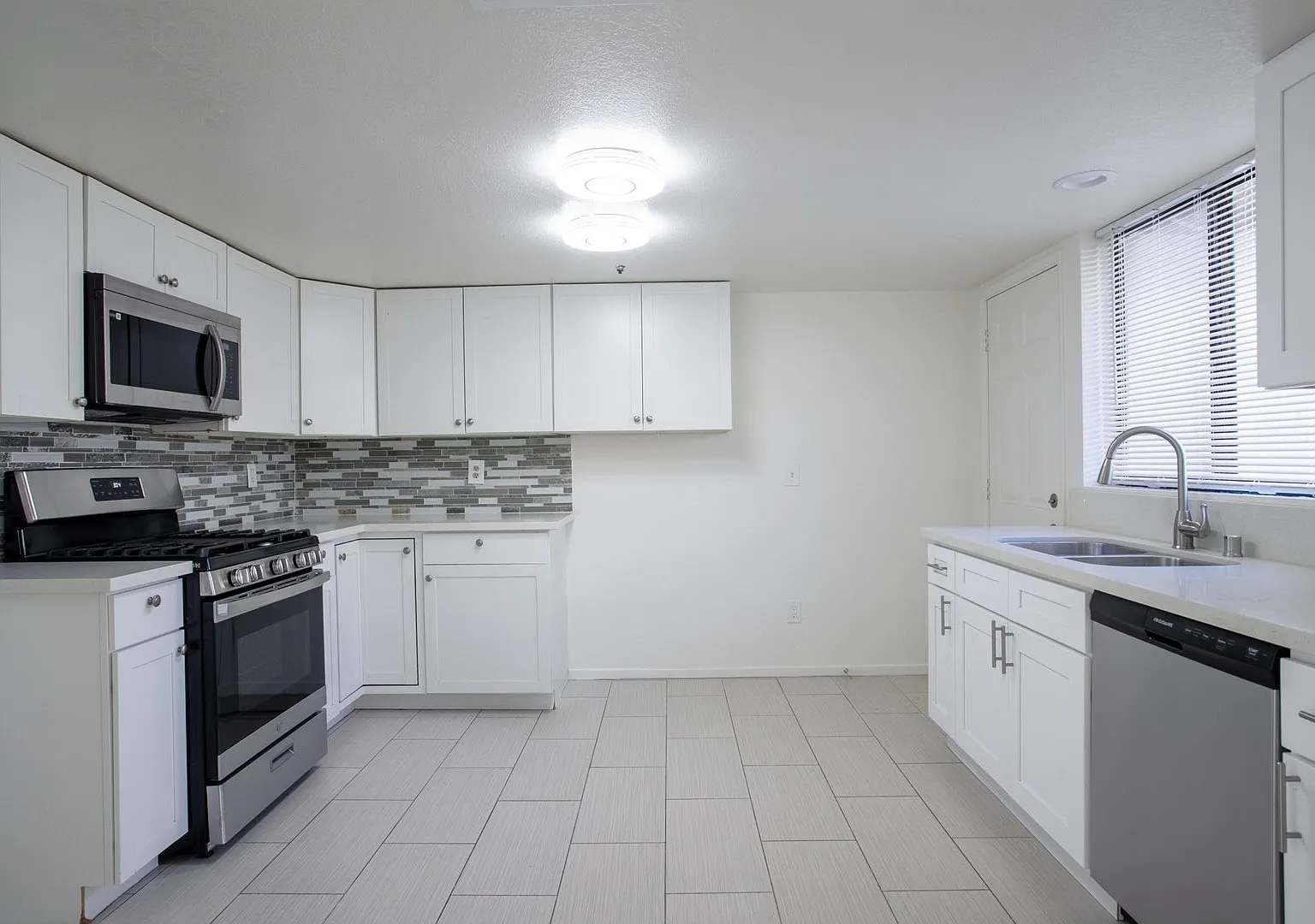 28710 Landau Blvd. — Photo 2