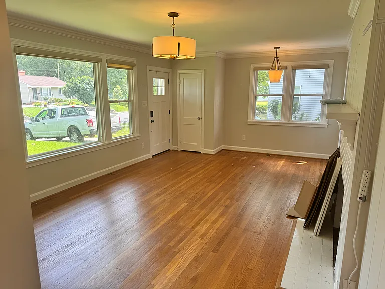 7302 Kenneth Dr — Photo 2