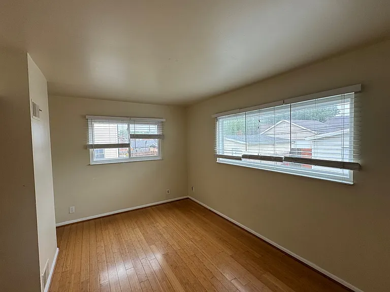 4645 Wilcox Ave — Photo 11