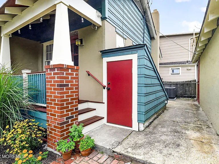 139 Webb Ave — Photo 28