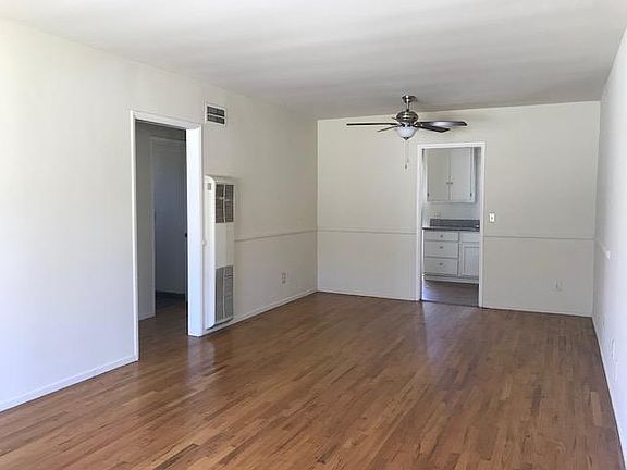 3rd image of 12243 Vanowen St APT F