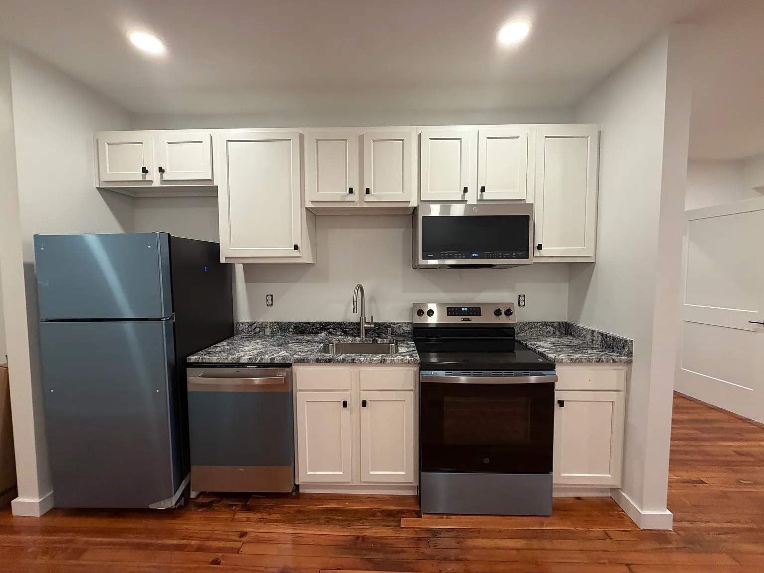 252 Main St — Photo 2