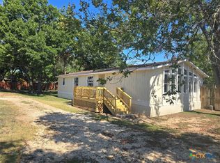 908 Cuero St, Gonzales, TX 78629