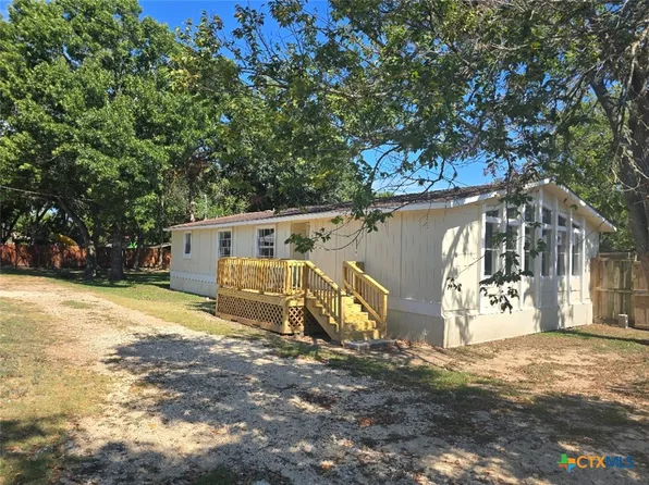 908 Cuero St, Gonzales, TX 78629