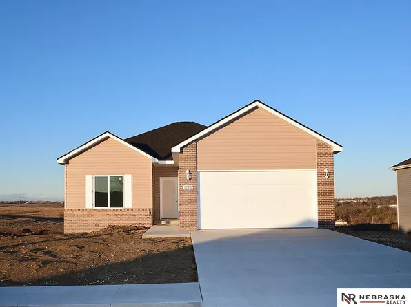 1720 Morgan Dr, Nebraska City, NE 68410