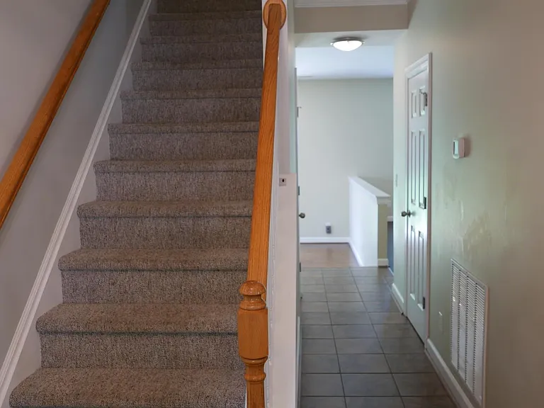 1720 Clay Dr — Photo 5