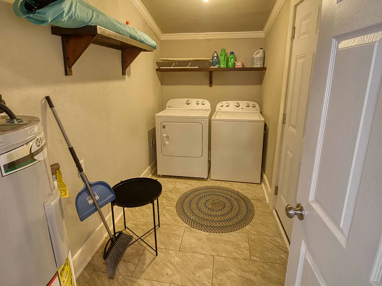 1629 W Woodlawn Ave — Photo 12