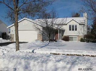 2002 Sierra South Dr, Eau Claire, WI 54701