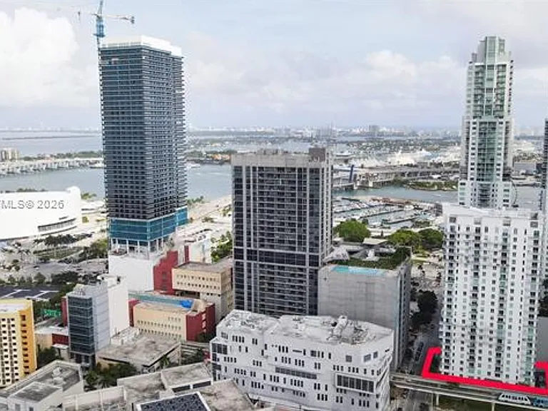 16400 Collins Ave #CU-1644 — Photo 31