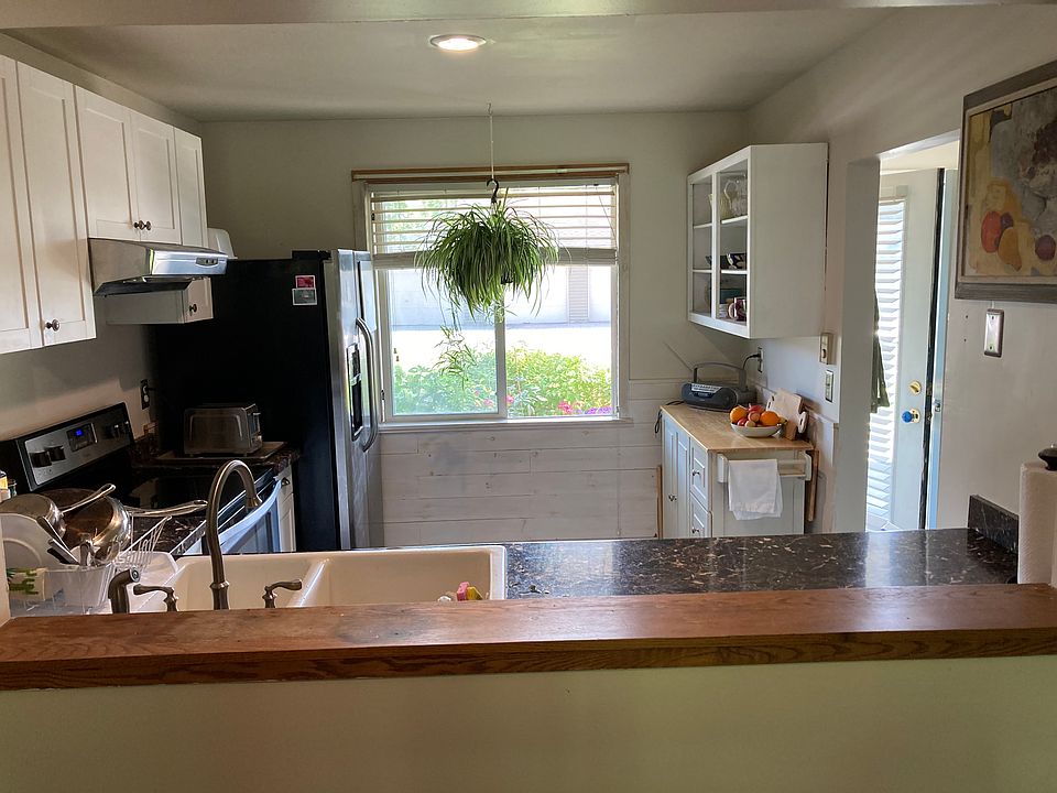 1st image of 4 Overlook Dr #4