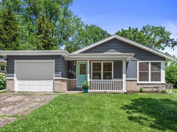 918 W Moreland BOULEVARD, Waukesha, WI 53188