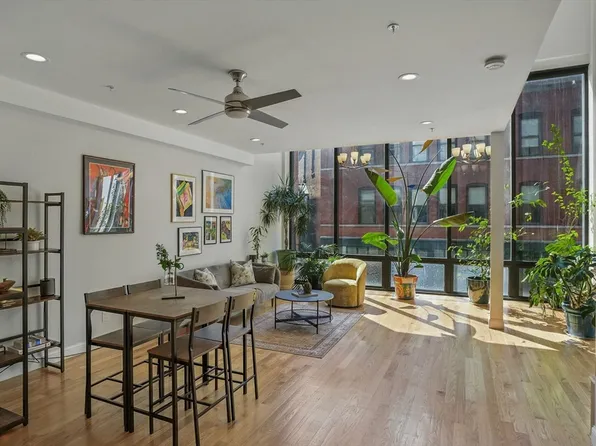 17 Kearney Sq #206, Lowell, MA 01852