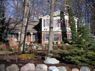 6087 E Whispering Oak Dr, Washington, MI 48094