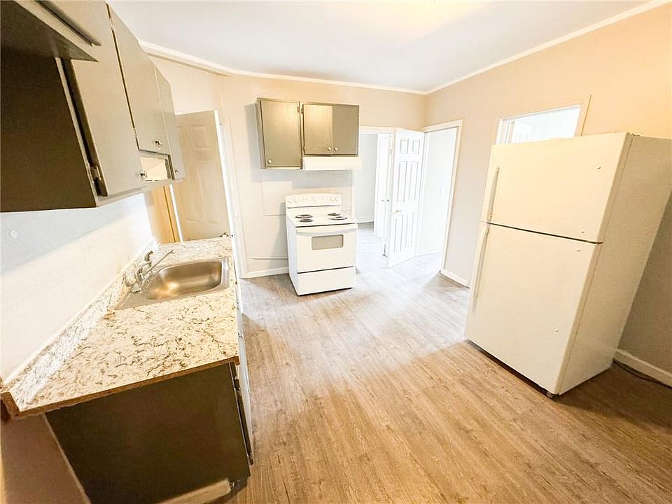 2nd image of 565 Christopher Ave Unit 2