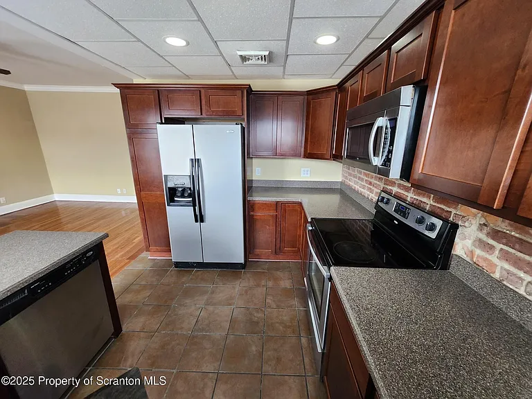 98 N Franklin St #2 — Photo 8