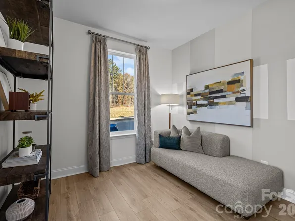 3011 Pointe Town Dr, Charlotte, NC 28208