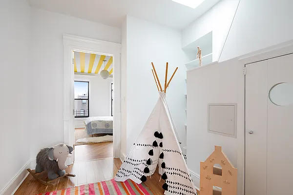 Sold by Douglas Elliman | media 10