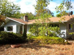 590 Azalea Dr, Grants Pass, OR 97526