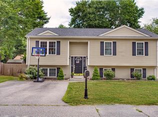 30 Seneca St, Warwick, RI 02886
