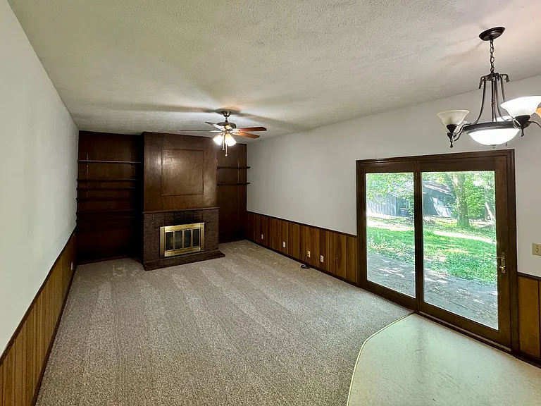 1405 Westwind Dr — Photo 5
