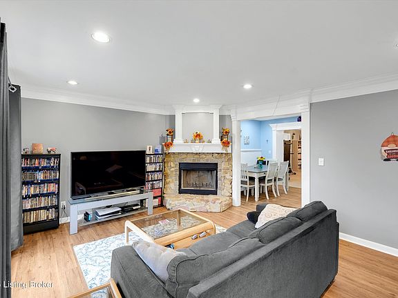 4th image of 105 Sunset Dr