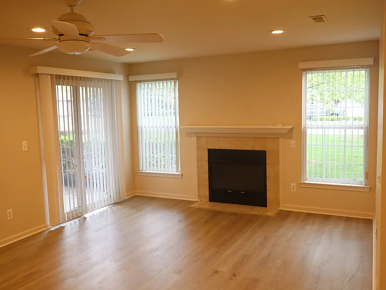 4580 Berkshire Dr — Photo 9