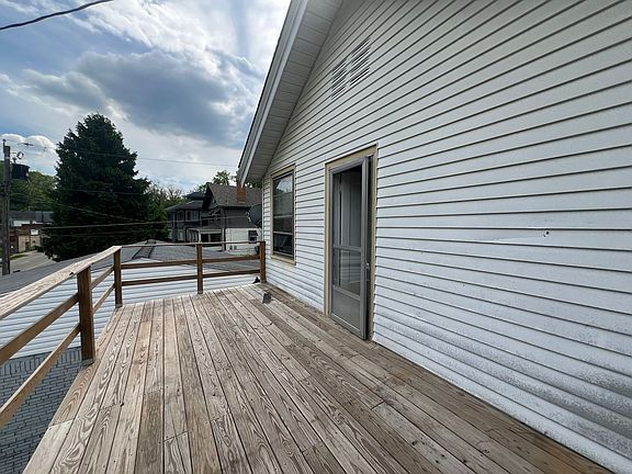 5th image of 3683 Vine St #2