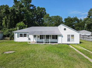 10 Cottage Ln, Newport News, VA 23603