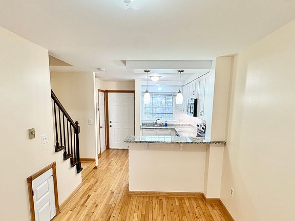 4th image of 256 Washington Blvd APT 14
