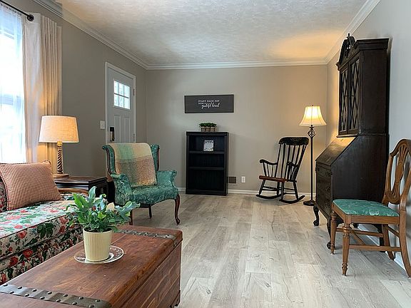 Upstairs Living Room 