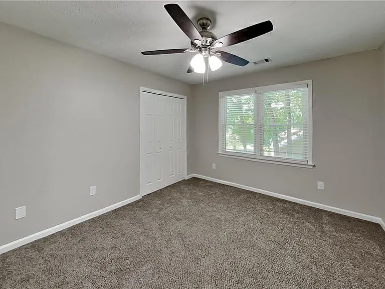 385 Deerwood Dr — Photo 12