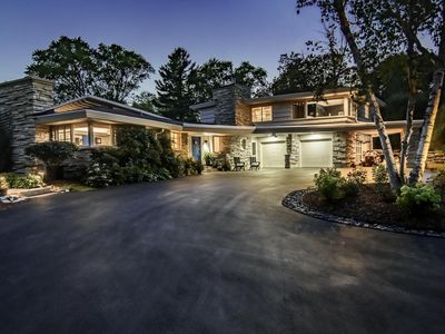 7769 N Club CIRCLE, Fox Pt, WI, 53217