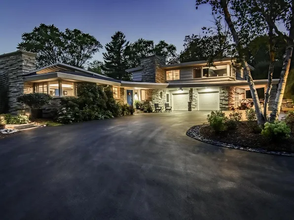 7769 N Club CIRCLE, Fox Point, WI 53217