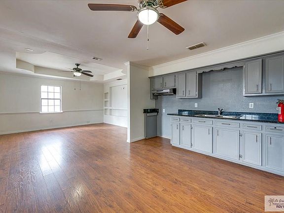 3rd image of 1618 Sahara Dr