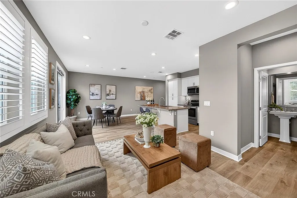 3 bed, 2.5 bath, 1701 sqft, $4,700 — Photo 4