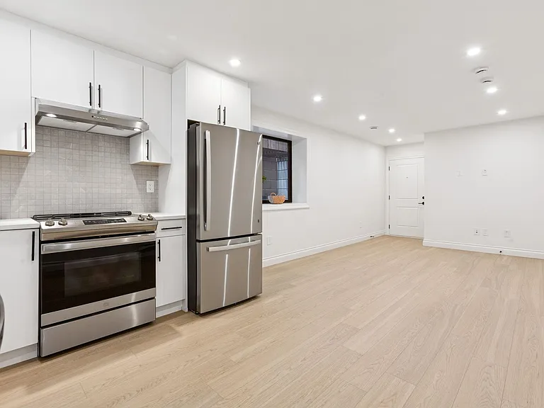 811 Madison Ave N — Photo 5