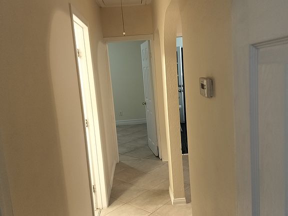 3rd image of 1005 E Hill St