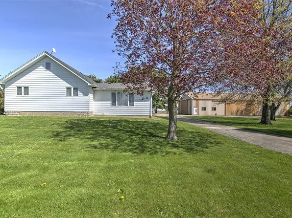 102 E 50th Rd N, La Place, IL 61936