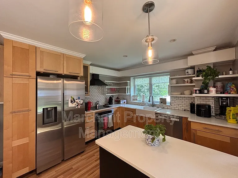 208 Frances Cannon Dr — Photo 4