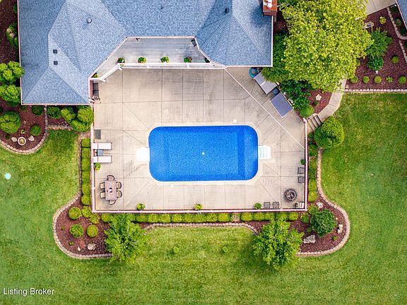 3rd image of 389 Cedar Place Dr