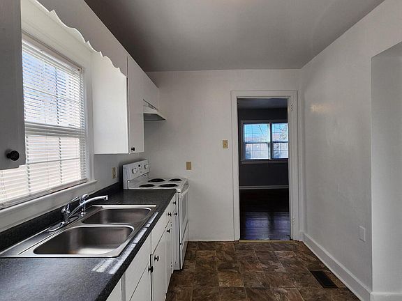 4th image of 705 Queen Ave NW