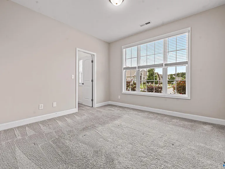 104 Erskin Parcus Dr — Photo 32