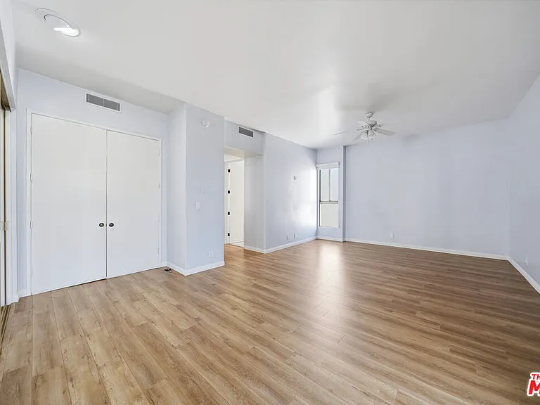 141 S Linden Dr #206 — Photo 22