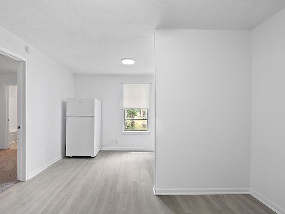 4th image of 806 E Emily Ave #3