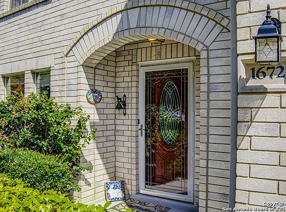 2nd image of 1672 Willow Top Dr
