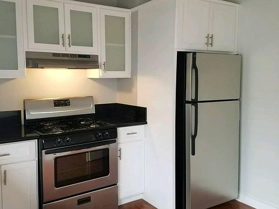 4th image of 1280 N Laurel Ave APT 11