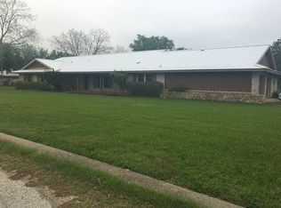 302 Nicolet Ave, Jourdanton, TX 78026