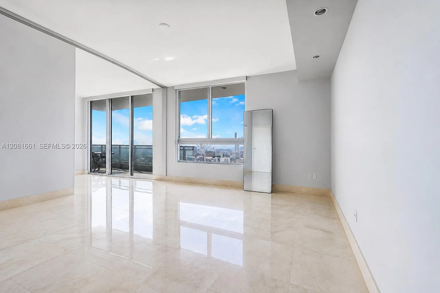 Ivy Condo — Photo 3