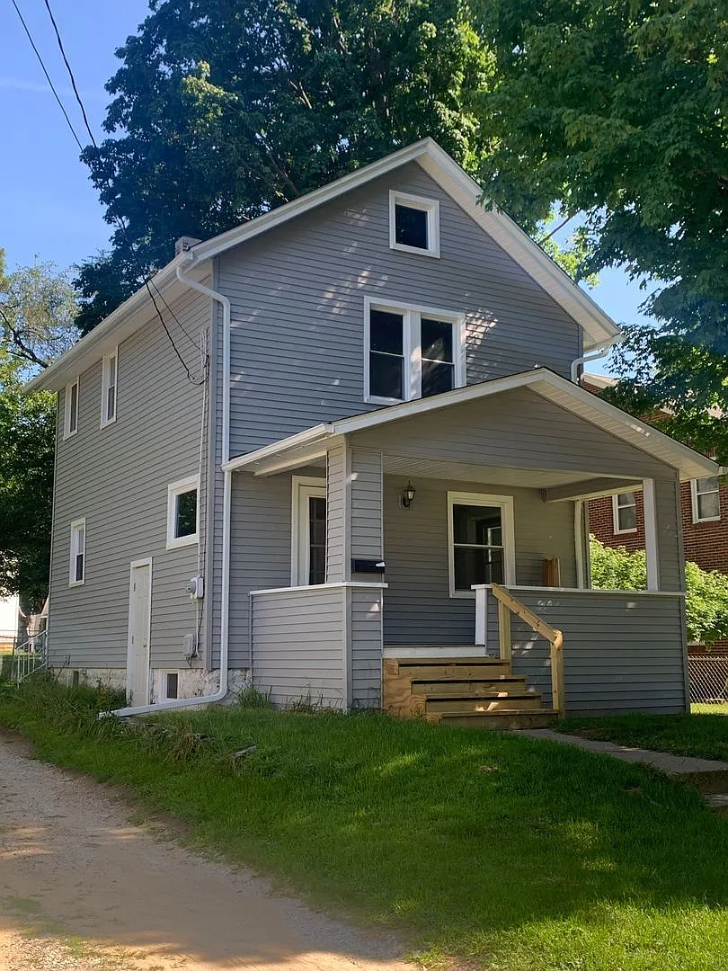114 Avondale — Photo 1