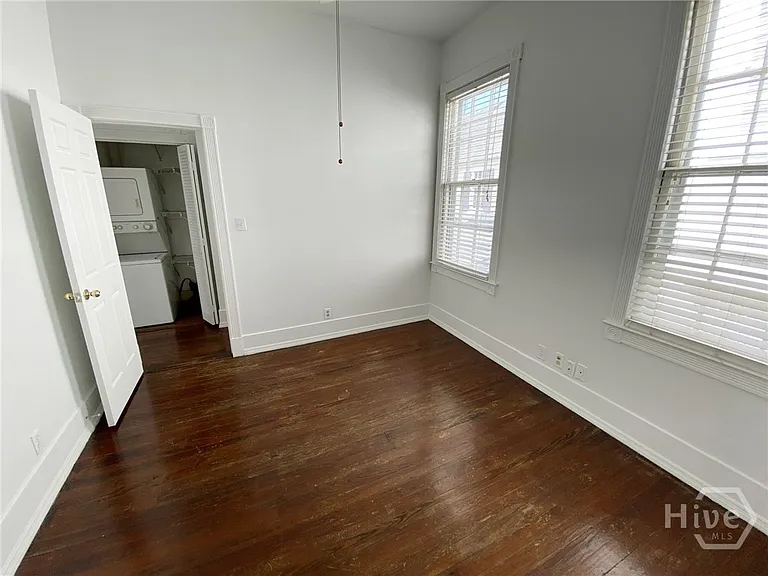 506 E York St — Photo 13